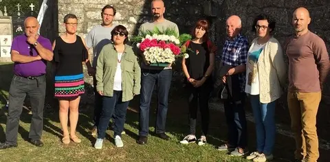 Imaxe da homenaxe do BNG de Aranga este ver&aacute;n na fosa com&uacute;n de Vilarraso