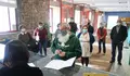 O BNG entrega 1.600 sinaturas no Parlamento para pedir o mantemento das liñas de autobús que conectan Vila de Cruces e Santiso coa Coruña
