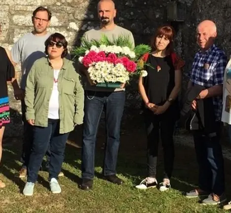 Imaxe da homenaxe do BNG de Aranga este ver&aacute;n na fosa com&uacute;n de Vilarraso