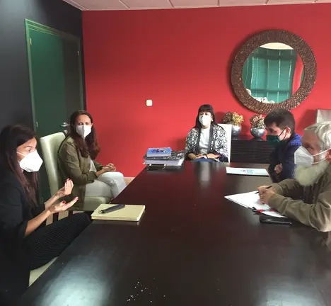 Foto encontro Asociaci&oacute;n empresarios Bergondo