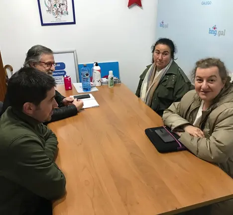David Carro e Xurxo Couto con representantes da comunidade educativa do CPI Cruz do Sar